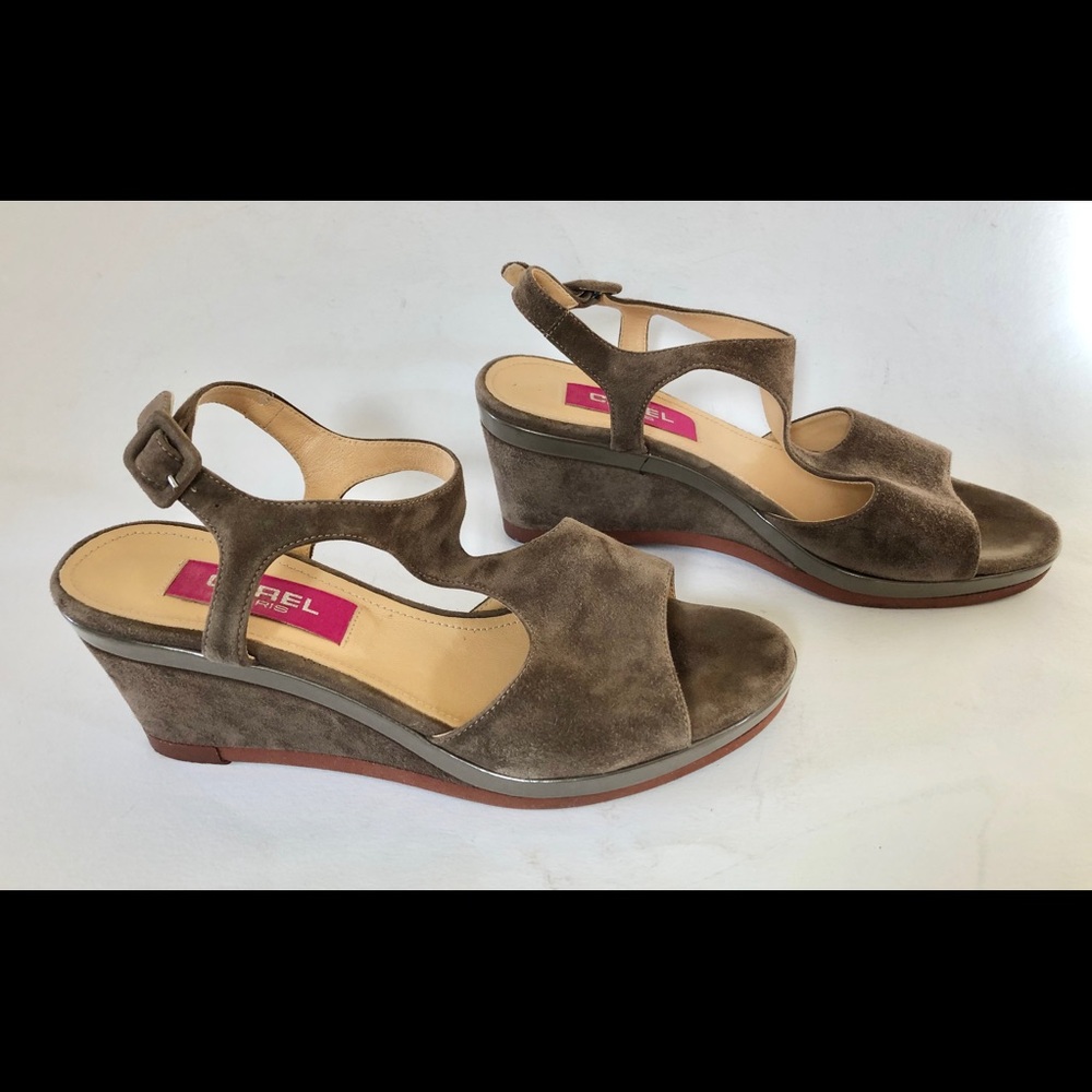 Carel Paris Women's Tan Suede Wedge Sandals